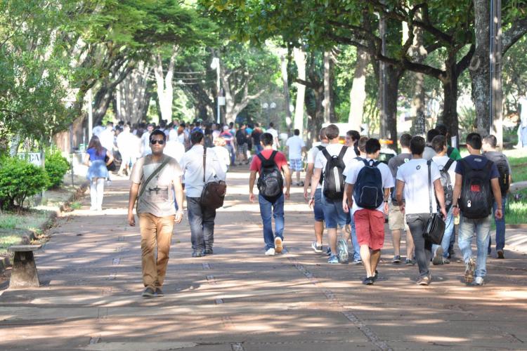 UEL planeja próximo semestre letivo com aulas presenciais a partir de 24 de janeiro