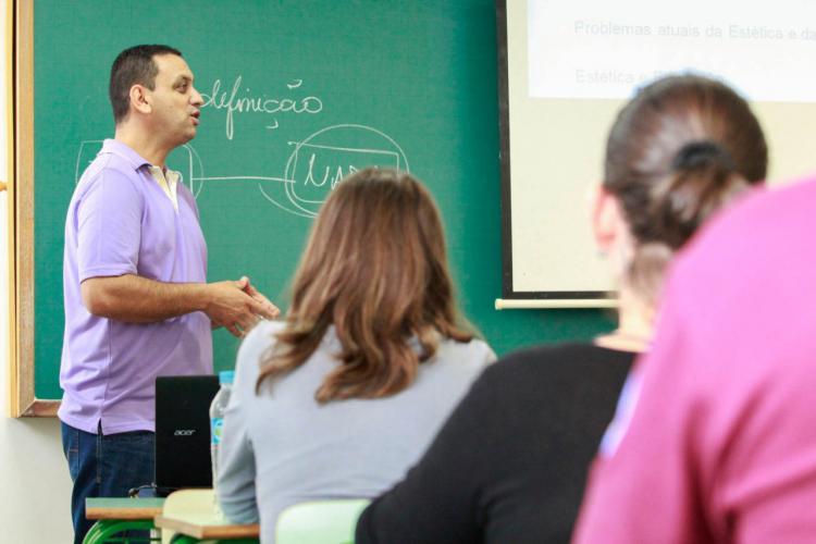 UEPG abre consulta a estudantes sobre retomada das aulas presenciais