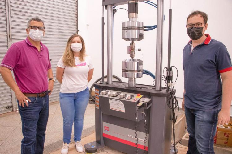 UEPG desenvolve estudos de componentes para produção de aeronaves e automóveis