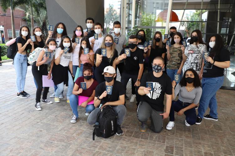 Alunos do Ganhando o Mundo começam a tirar os vistos para o intercâmbio no Canadá