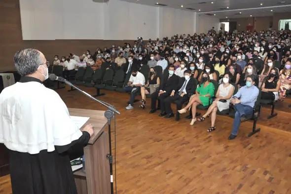 UEL realiza a primeira formatura presencial desde o início da pandemia