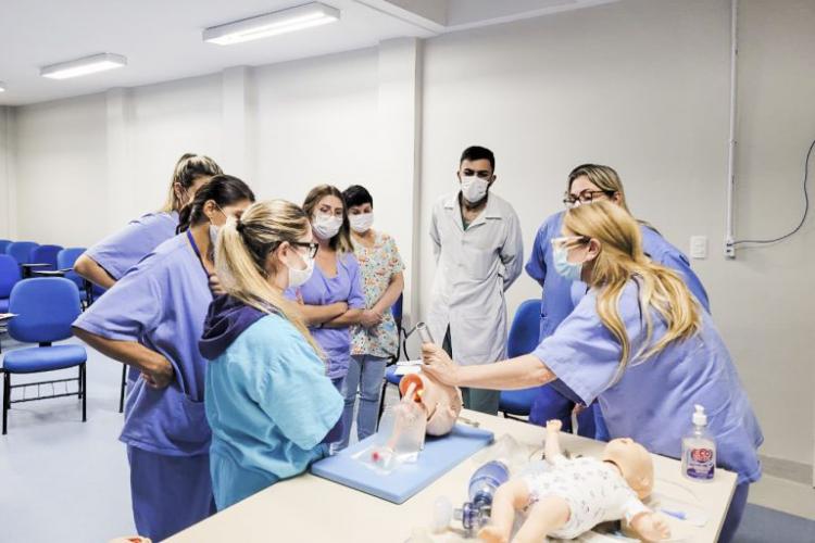 Equipe de pediatria do Humai-UEPG recebe capacitação para atendimentos neonatais