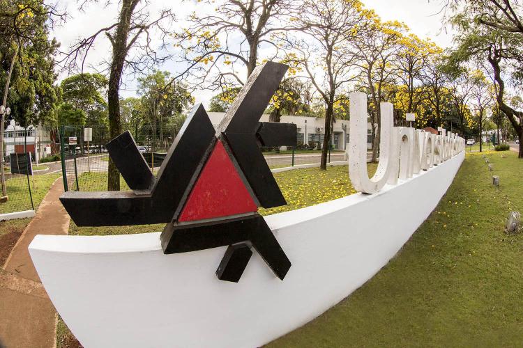 Área em frente ao campus da UEM