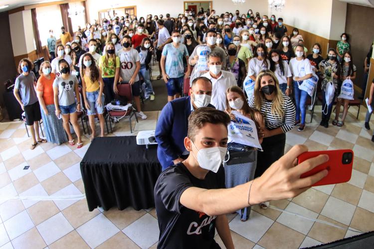 Na véspera do embarque, alunos da rede pública estão ansiosos para conhecer o Canadá