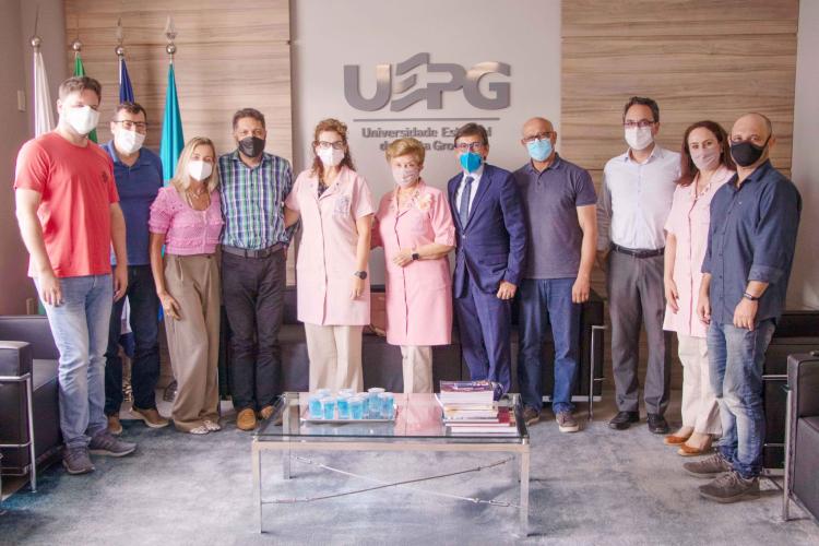 Profissionais no Hospital de Ponta Grossa