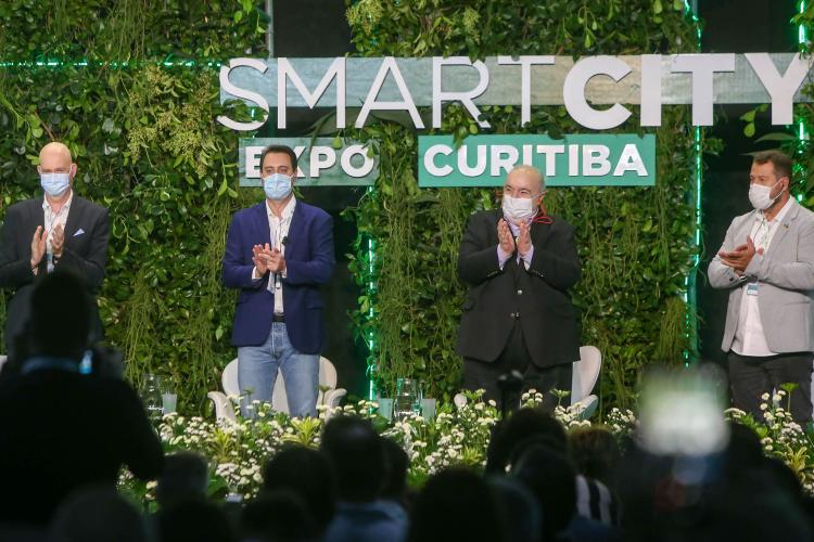 Autoridades do Paraná em evento Smart City