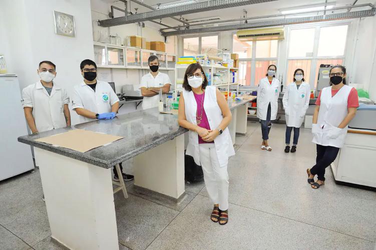 Professores em laboratório