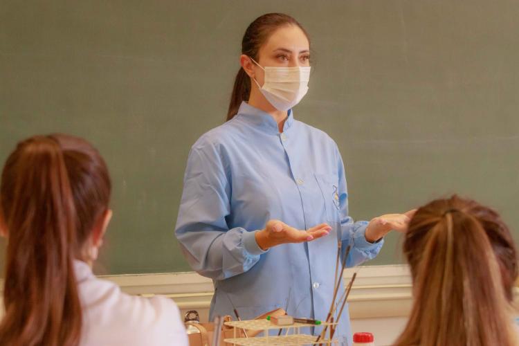 professor em sala de aula