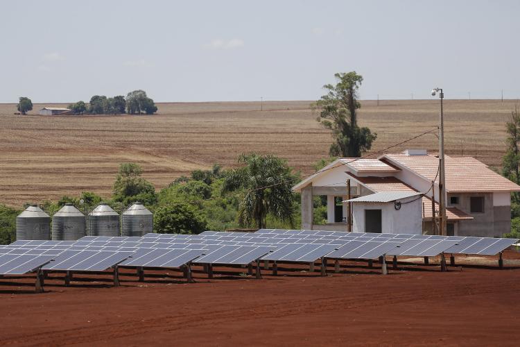 Imagem geral de casa no campo