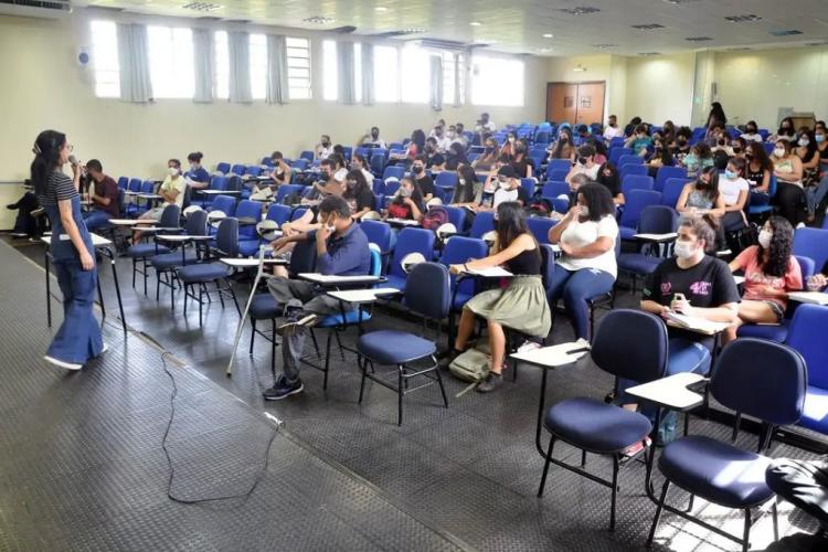 Curso especial pré-vestibular da UEL retoma aulas presenciais