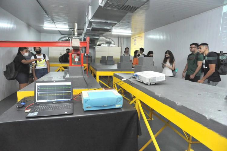 UEL inaugura maior câmara climática do país para ensaios com materiais da construção civil