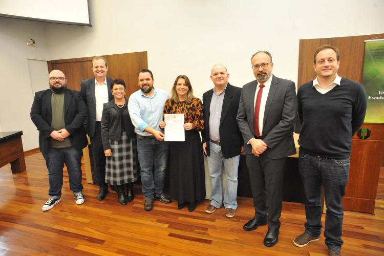 Parceria científica entre UENP e UEL busca desenvolver tecnologia para combater doenças na lavoura.