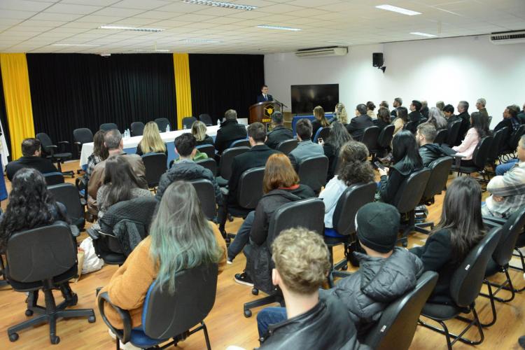 Aula magna marca início da primeira turma do curso de Direito da Unicentro