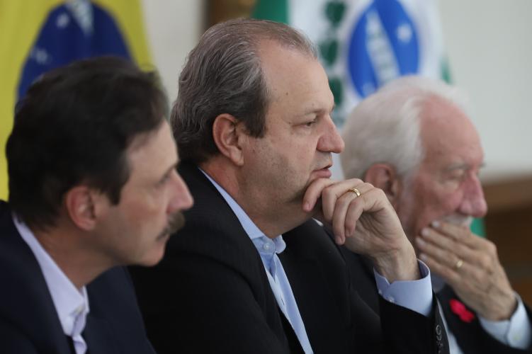 Paraná firma parceria com Google para qualificar alunos de escolas profissionalizantes