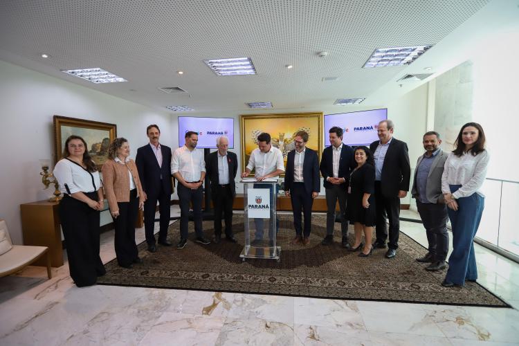 Paraná firma parceria com Google para qualificar alunos de escolas profissionalizantes