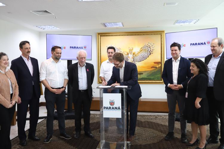 Paraná firma parceria com Google para qualificar alunos de escolas profissionalizantes