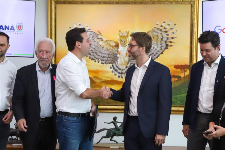 Paraná firma parceria com Google para qualificar alunos de escolas profissionalizantes