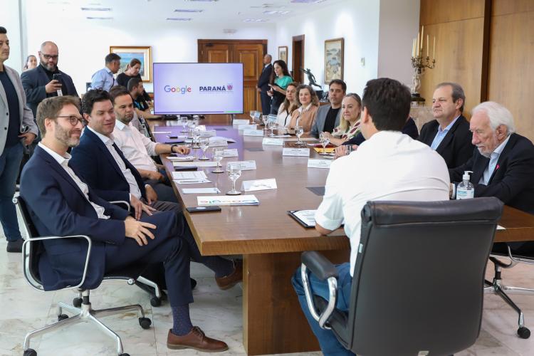 Paraná firma parceria com Google para qualificar alunos de escolas profissionalizantes