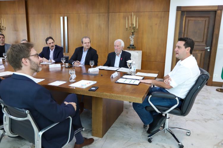 Paraná firma parceria com Google para qualificar alunos de escolas profissionalizantes