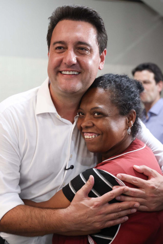 Paraná lança pacote pioneiro de serviços digitais com IA em parceria com o Google