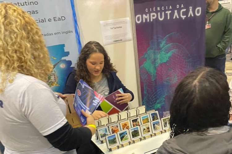 Com jogos didáticos, Estado participa da Feira de Cursos e Profissões da UFPR