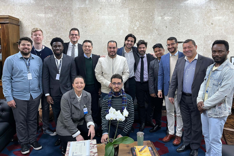 Parceria leva residentes do Especializa Paraná a atuarem nas regionais de Curitiba