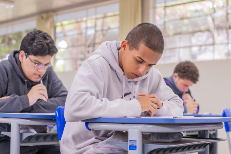 Com 3,1 mil vagas, inscrições do Vestibular 2026 da UEL já estão abertas