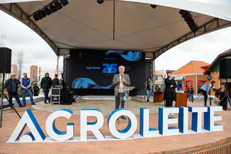 Darci Piana destaca força do Paraná na produção de laticínios na abertura da Agroleite 2025