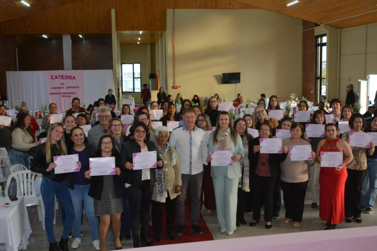 Cátedra de Empoderamento e Empreendedorismo Feminino forma mais 465 mulheres