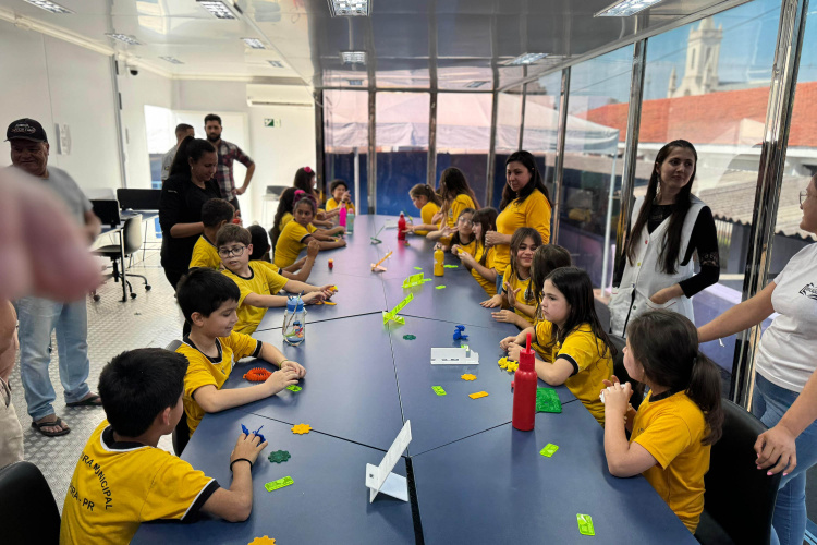 Carreta da Inovação leva atividades gratuitas a Tibagi e Figueira de terça a sexta-feira