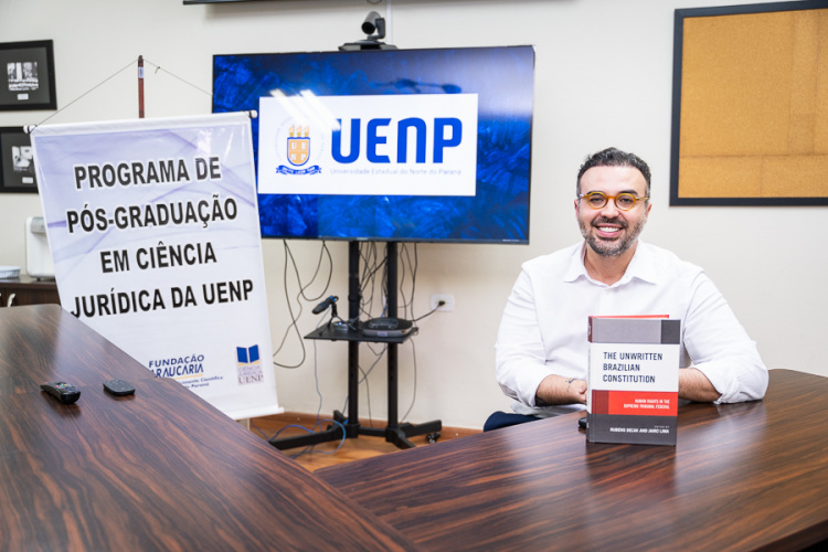 Biblioteca de Harvard publica livro de professor de Direito da UENP