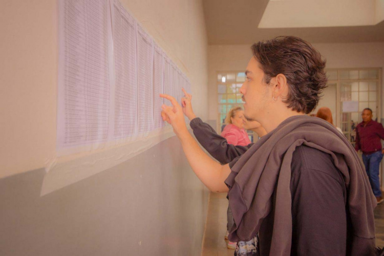 UEPG realiza provas do vestibular em quatro cidades no domingo