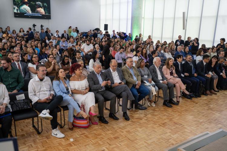 Paraná lança Cadastro do Cuidador e reforça cooperação em políticas para pessoa idosa