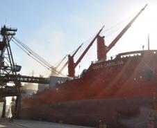 pró reitores se reúnem no porto de paranaguá