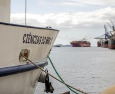 Após dois anos, navio de ensino volta a atracar no Porto de Paranaguá