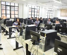 Primeira Feira de Profissões da UENP reúne mais de 3 mil estudantes