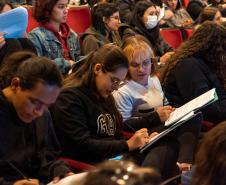 Aulão Paraná reúne dois mil estudantes no Teatro Guaíra para preparação do Enem 2022