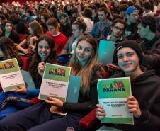 Aulão Paraná reúne dois mil estudantes no Teatro Guaíra para preparação do Enem 2022