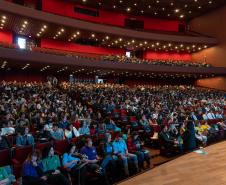 Aulão Paraná reúne dois mil estudantes no Teatro Guaíra para preparação do Enem 2022