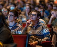 Aulão Paraná reúne dois mil estudantes no Teatro Guaíra para preparação do Enem 2022