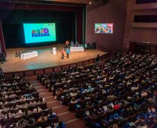 Aulão Paraná reúne dois mil estudantes no Teatro Guaíra para preparação do Enem 2022