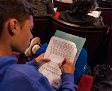 Aulão Paraná reúne dois mil estudantes no Teatro Guaíra para preparação do Enem 2022