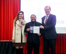 Rogério dos Santos Maniezzo, da UEM, vencedor na premiação da área Ciências Exatas e da Terra, na categoria Estudante de Graduação