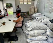 UEL recebe doação de 2 mil peças de roupas e repassa à cooperativa de catadoresUEL recebe doação de 2 mil peças de roupas e repassa à cooperativa de catadores