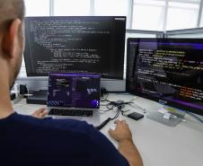 Governador autoriza curso de Ciência de Dados e Inteligência Artificial na UEL