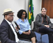 Servidores do Estado recebem ação da campanha Paraná Unidos contra o Racismo