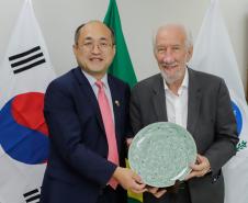 Piana recebe visita do novo embaixador da Ucrânia no Brasil e de cônsul da Coreia do Sul