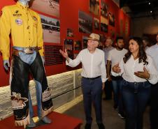 Governador em exercício destaca força do agro paranaense em visita à Expoingá