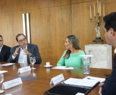 Tecpar assina acordo com empresa para ampliar produção da vacina antirrábica veterinária