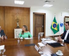 Tecpar assina acordo com empresa para ampliar produção da vacina antirrábica veterinária